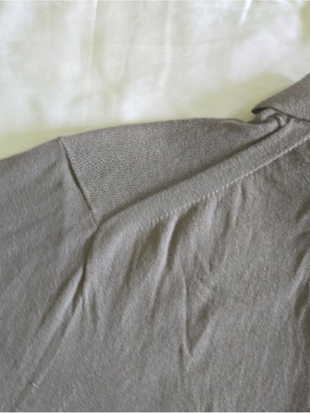 Uniqlo Men’s Polo Shirt in Olive - Picture 5 of 6